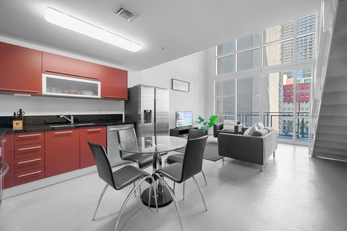Luxury Living In Downtown *